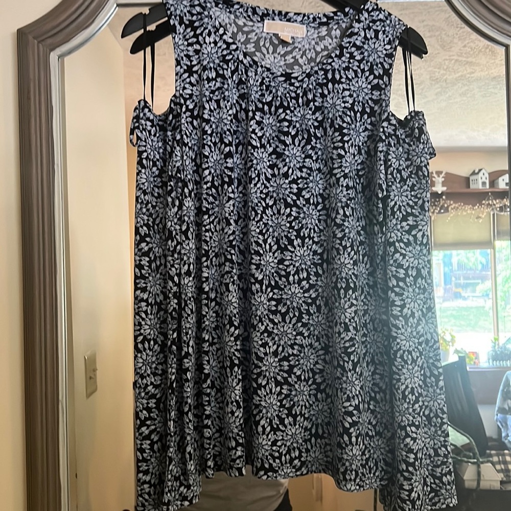 Michael Kors long sleeve size L cold shoulder shirt